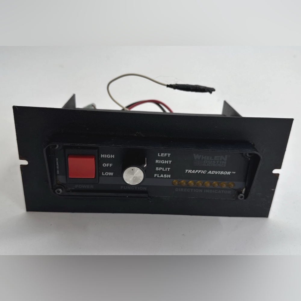 Vintage Whelen Traffic Advisor Switching Box with Console Bracket 01-06823-40-00